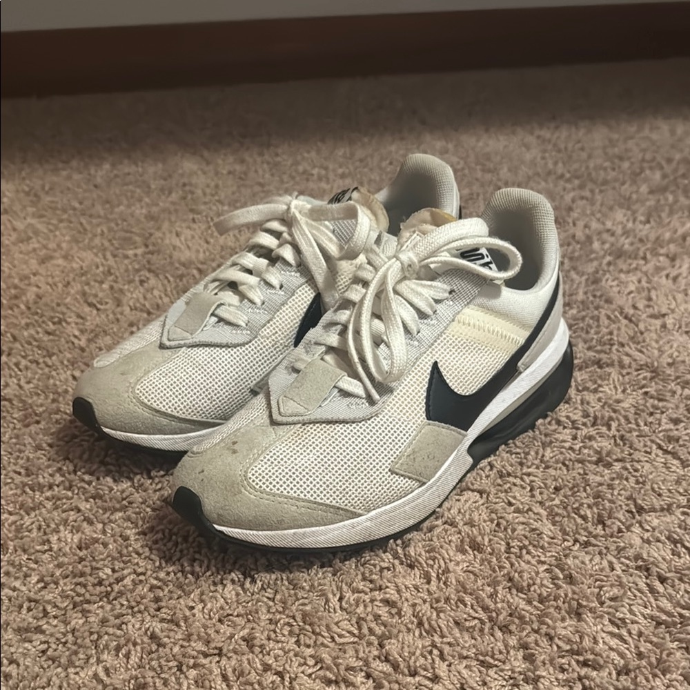 Nike Beige and Black Sneakers